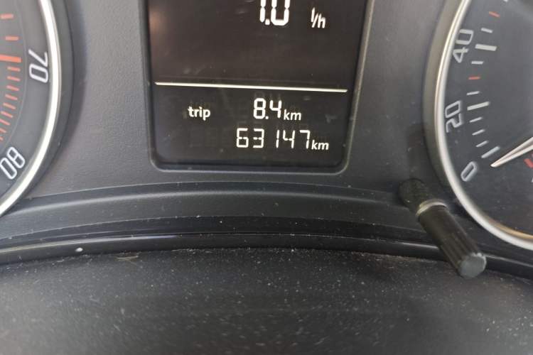 Used Skoda Octavia 2014 1.6L Automatic Yijie Edition Odometer Close Up