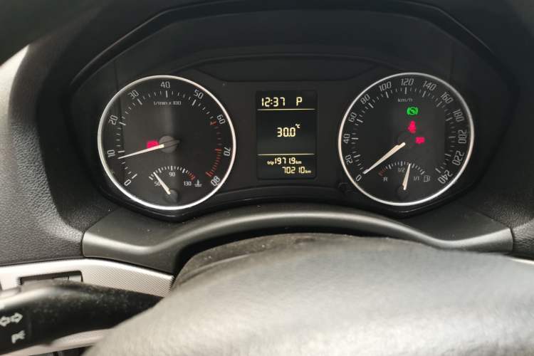 Used Skoda Octavia 2014 1.6L Automatic Yijun Edition Odometer Close Up