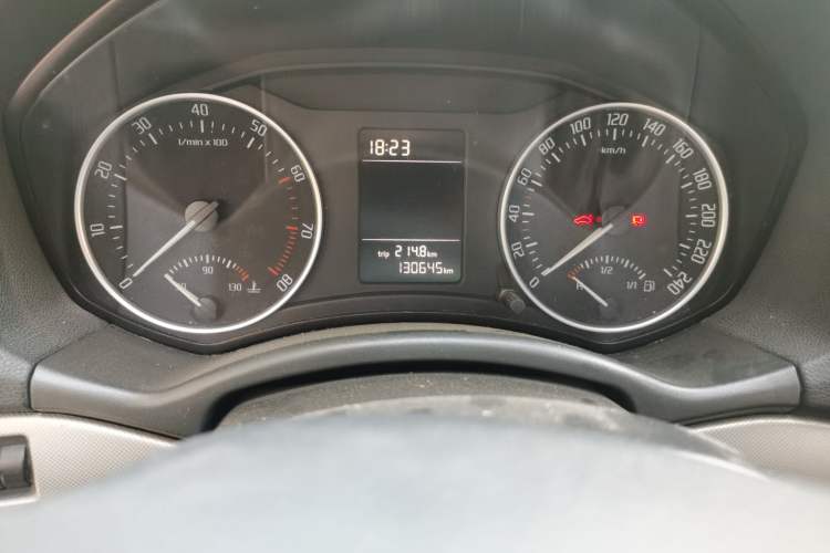 Used Skoda Octavia 2014 1.6L Automatic Yijie Edition Odometer Close Up