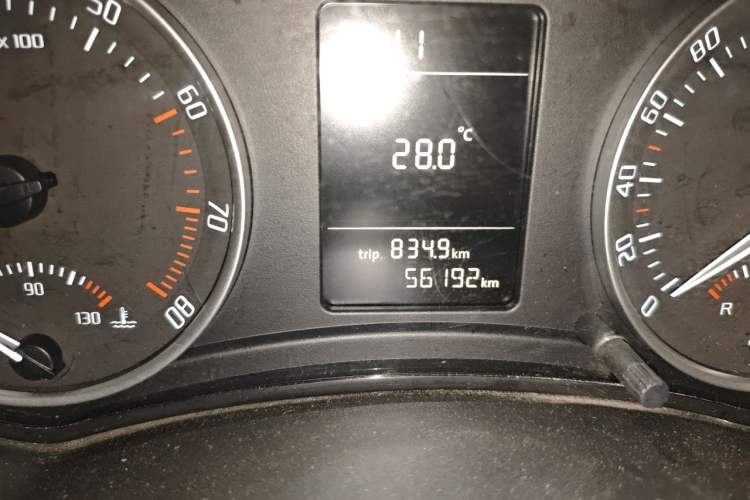 Used Skoda Octavia 2014 1.6L Manual Yijun Edition Odometer Close Up