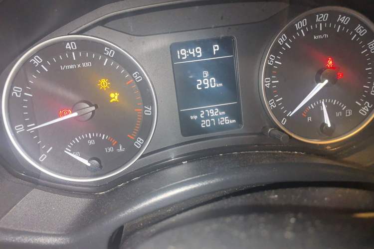 Used Skoda Octavia 2014 1.4TSI DSG Yijun Edition Odometer Close Up