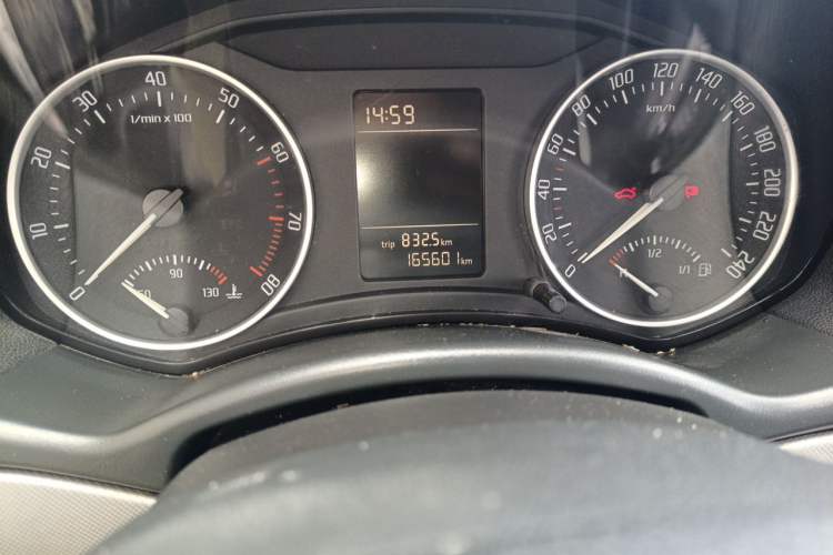 Used Skoda Octavia 2014 1.6L Automatic Yijie Edition Odometer Close Up