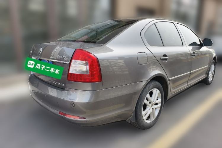 Used Skoda Octavia 2014 1.6L Automatic Yijun Edition Rear Right 45 Deg