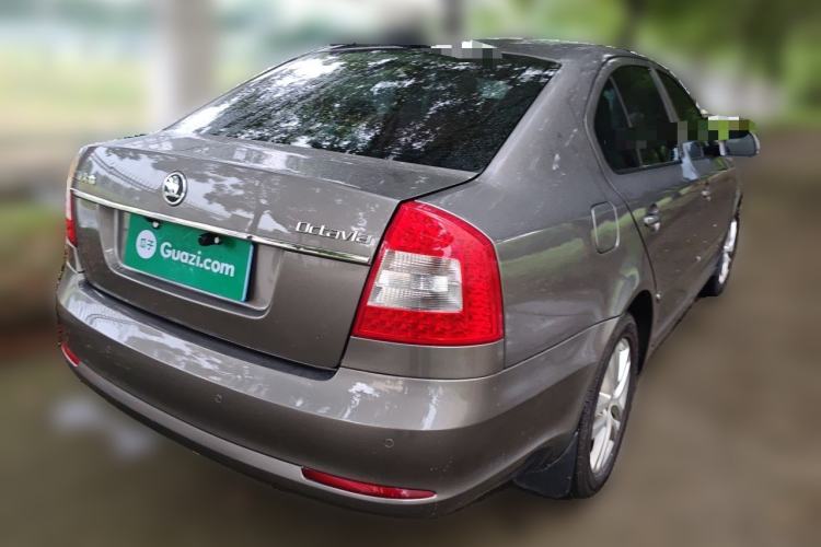 Used Skoda Octavia 2014 1.6L Automatic Yijun Edition Rear Right 45 Deg
