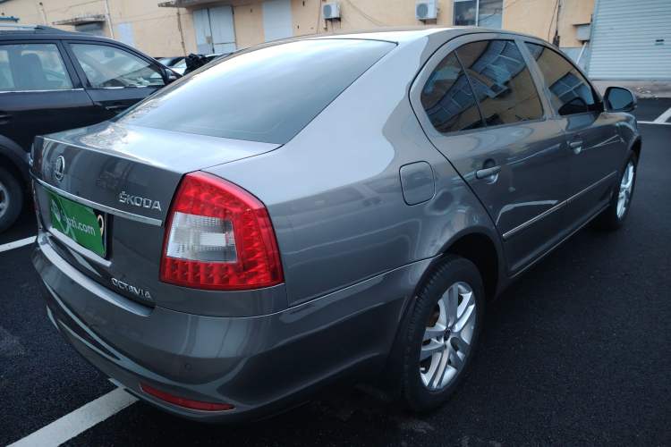 Used Skoda Octavia 2014 1.8TSI DSG Yijun Edition Rear Right 45 Deg