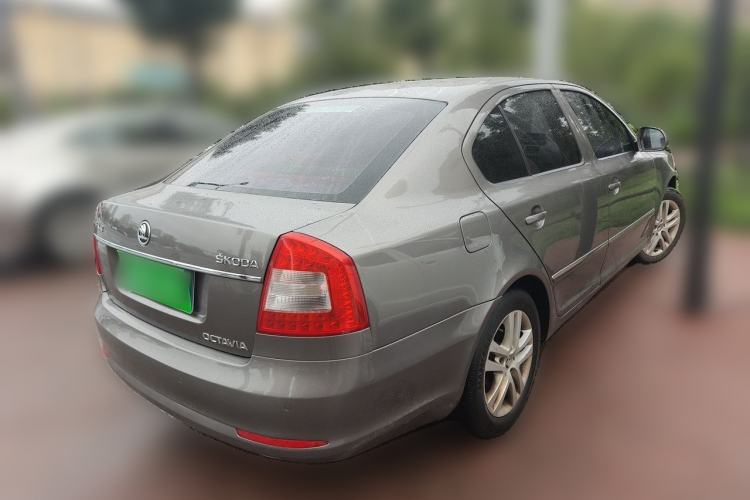 Used Skoda Octavia 2014 1.6L Manual Yijun Edition Rear Right 45 Deg