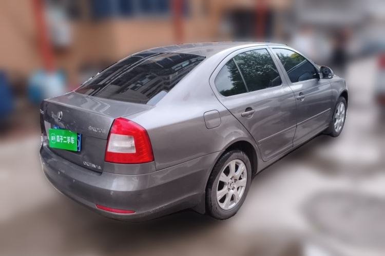 Used Skoda Octavia 2014 1.6L Manual Eado Edition Rear Right 45 Deg