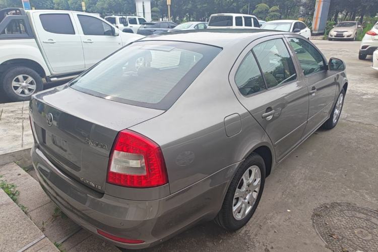 Used Skoda Octavia 2014 1.6L Automatic Yijie Edition Rear Right 45 Deg