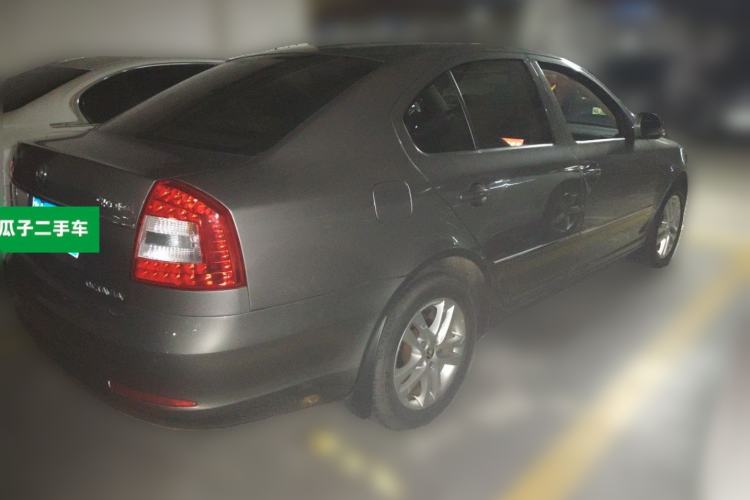 Used Skoda Octavia 2014 1.6L Automatic Yijun Edition Rear Right 45 Deg