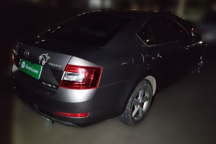 Used Skoda Octavia 2014 1.6L Manual Yijie Edition Rear Right 45 Deg