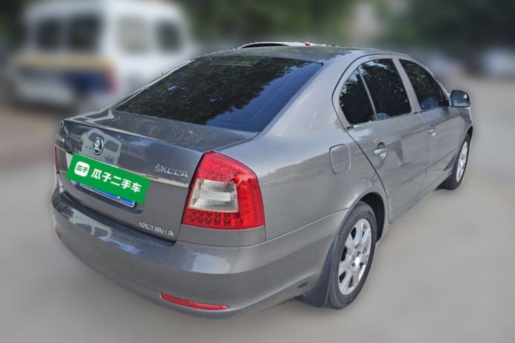 Used Skoda Octavia 2014 1.6L Automatic Yijie Edition Rear Right 45 Deg