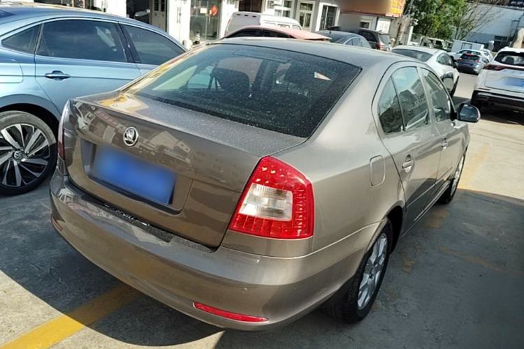 Used Skoda Octavia 2014 1.6L Automatic Yijie Edition Rear Right 45 Deg
