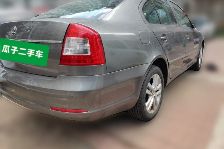 Used Skoda Octavia 2014 1.6L Automatic Yijun Edition Rear Right 45 Deg
