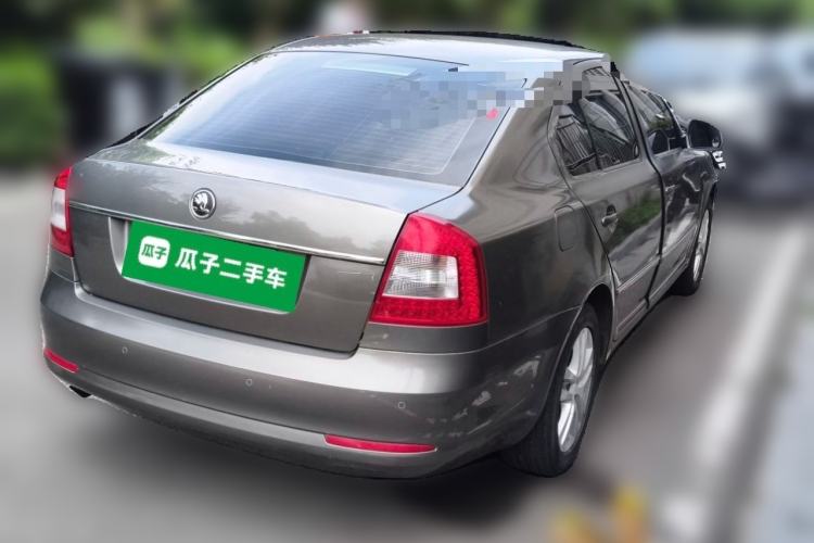 Used Skoda Octavia 2014 1.6L Automatic Yijun Edition Rear Right 45 Deg