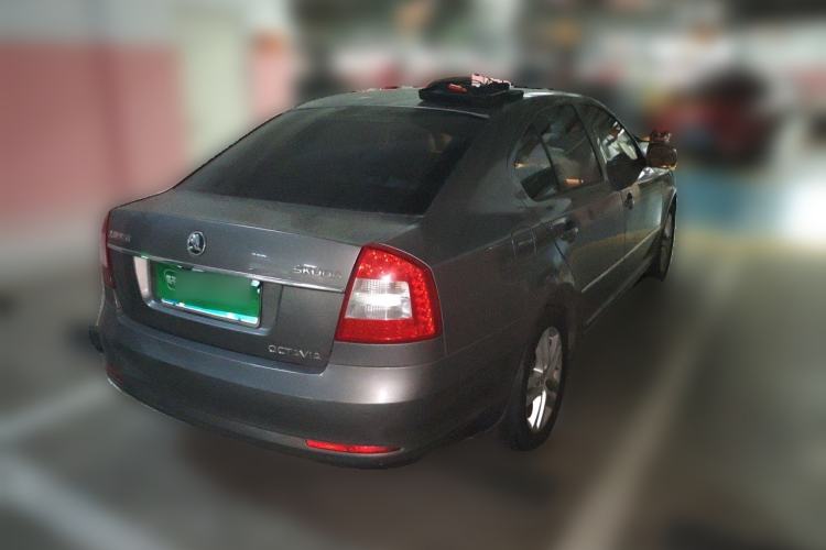 Used Skoda Octavia 2014 1.6L Manual Yijun Edition Rear Right 45 Deg