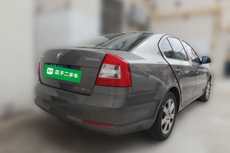 Used Skoda Octavia 2014 1.6L Manual Yijie Edition Rear Right 45 Deg