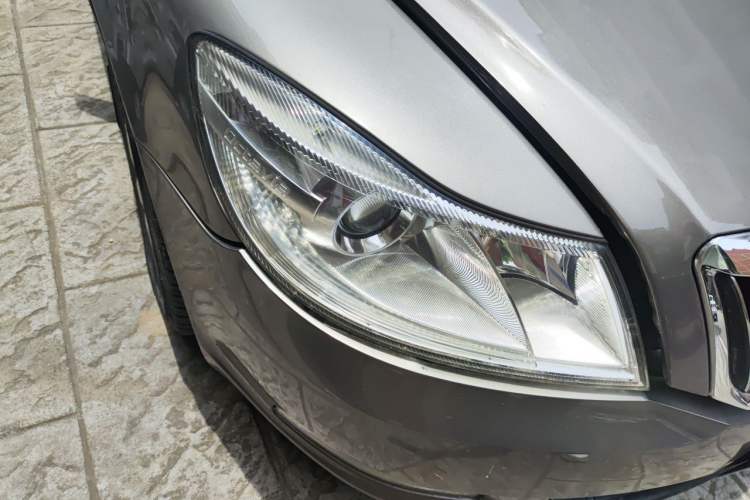 Used Skoda Octavia 2014 1.6L Manual Yijie Edition Right Front Headlight