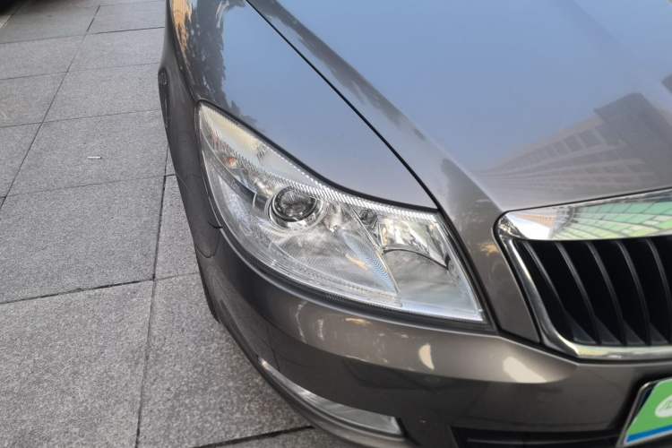 Used Skoda Octavia 2014 1.6L Manual Yijie Edition Right Front Headlight