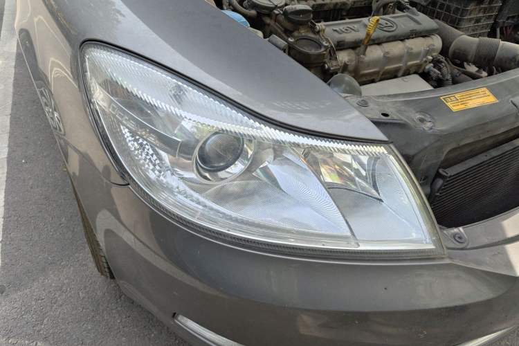 Used Skoda Octavia 2014 1.6L Automatic Yijun Edition Right Front Headlight