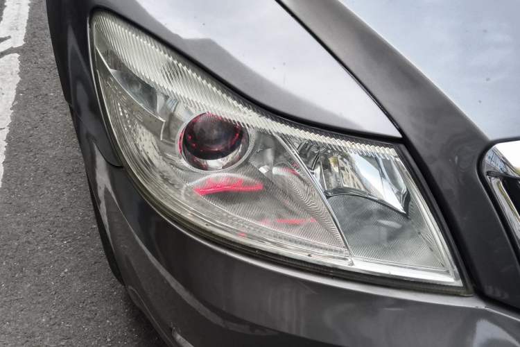 Used Skoda Octavia 2014 1.6L Automatic Yijun Edition Right Front Headlight