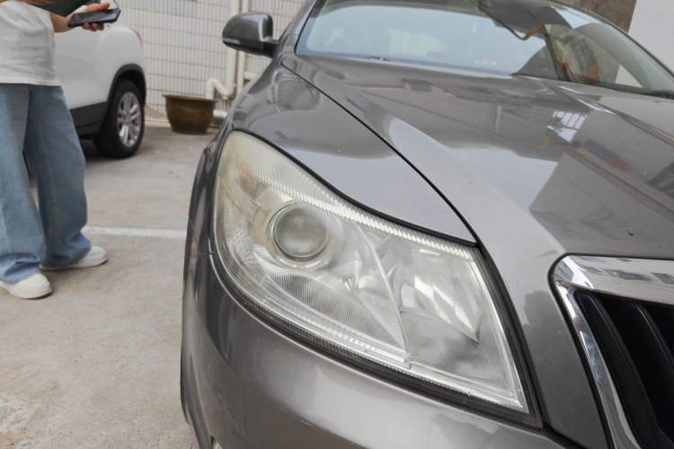 Used Skoda Octavia 2014 1.6L Manual Yijie Edition Right Front Headlight