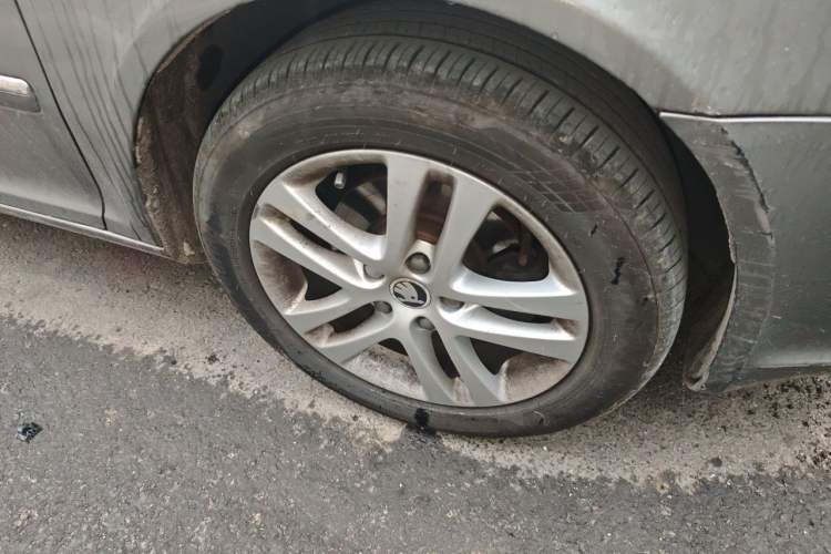 Used Skoda Octavia 2014 1.6L Automatic Yijun Edition Right Front Wheel Hub