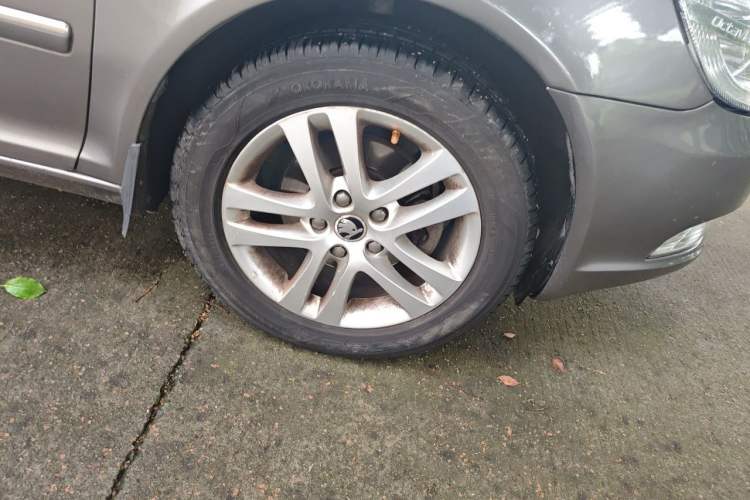 Used Skoda Octavia 2014 1.6L Automatic Yijun Edition Right Front Wheel Hub