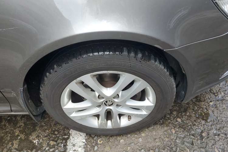 Used Skoda Octavia 2014 1.6L Automatic Yijun Edition Right Front Wheel Hub