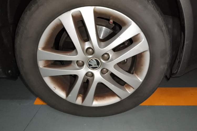 Used Skoda Octavia 2014 1.6L Automatic Yijun Edition Right Front Wheel Hub