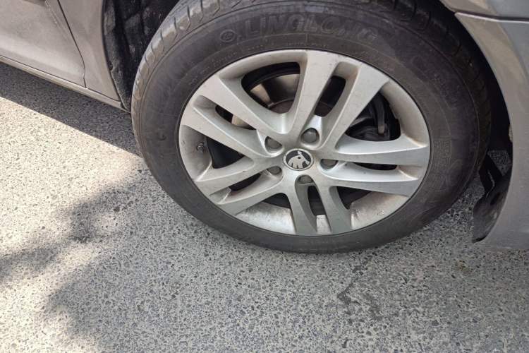 Used Skoda Octavia 2014 1.6L Automatic Yijun Edition Right Front Wheel Hub