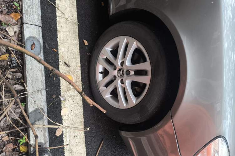 Used Skoda Octavia 2014 1.4TSI DSG Yijun Edition Right Front Wheel Hub