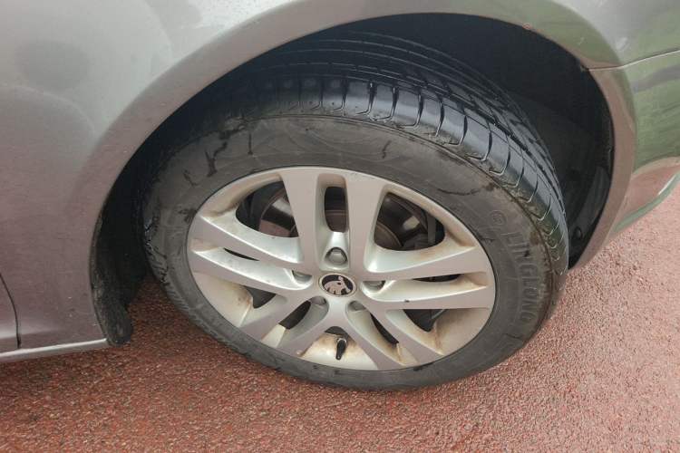 Used Skoda Octavia 2014 1.6L Manual Yijun Edition Right Front Wheel Hub