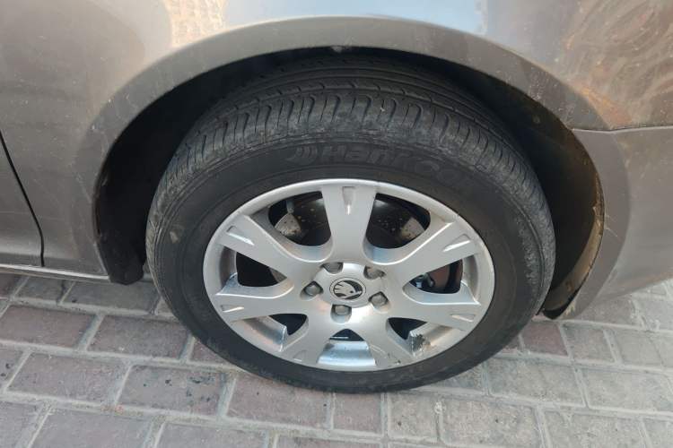 Used Skoda Octavia 2014 1.6L Automatic Yijie Edition Right Front Wheel Hub