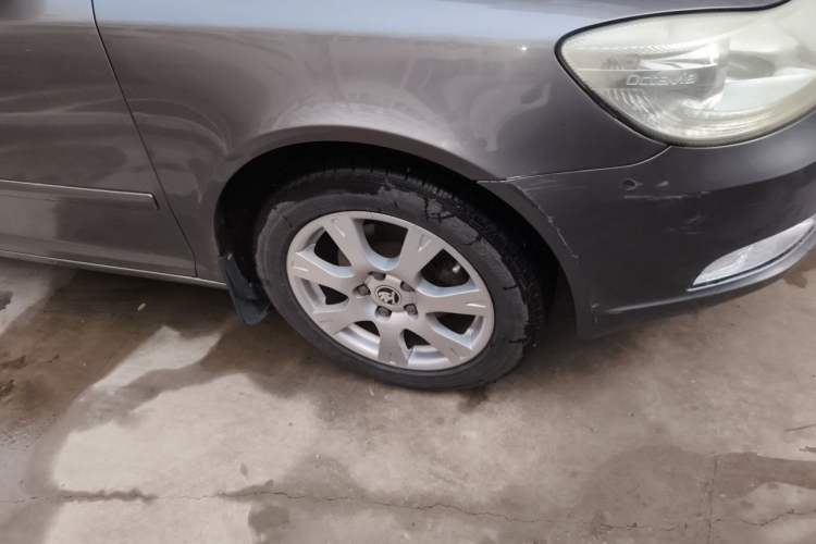 Used Skoda Octavia 2014 1.6L Manual Eado Edition Right Front Wheel Hub