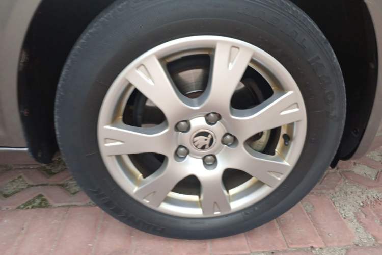 Used Skoda Octavia 2014 1.6L Automatic Yijie Edition Right Front Wheel Hub