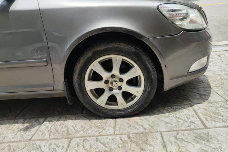 Used Skoda Octavia 2014 1.6L Manual Yijie Edition Right Front Wheel Hub
