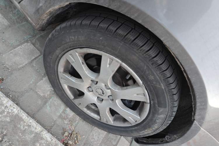 Used Skoda Octavia 2014 1.6L Manual Yijie Edition Right Front Wheel Hub