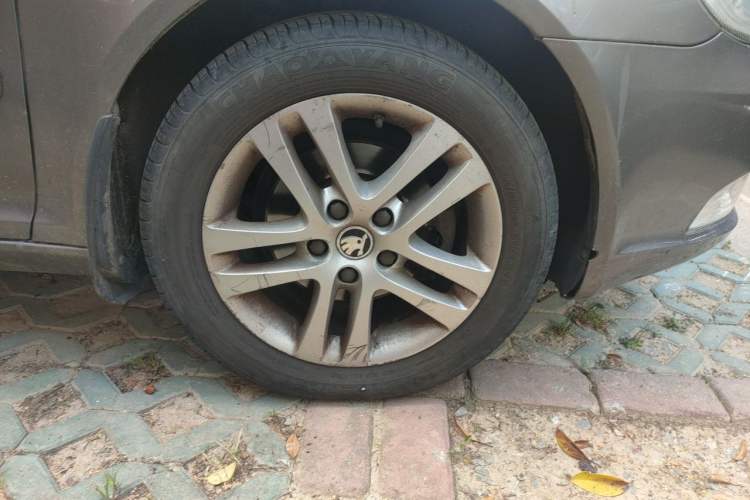 Used Skoda Octavia 2014 1.6L Automatic Yijun Edition Right Front Wheel Hub