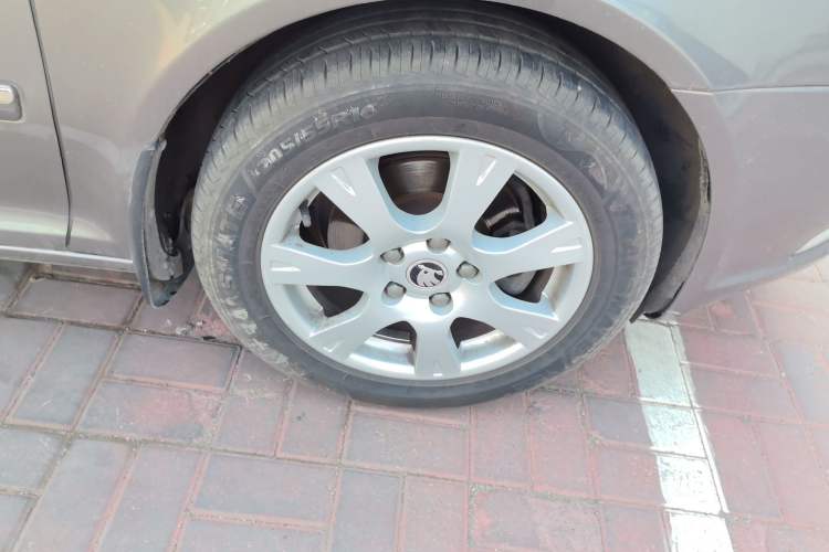 Used Skoda Octavia 2014 1.6L Automatic Yijie Edition Right Front Wheel Hub
