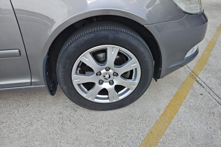 Used Skoda Octavia 2014 1.6L Automatic Yijie Edition Right Front Wheel Hub