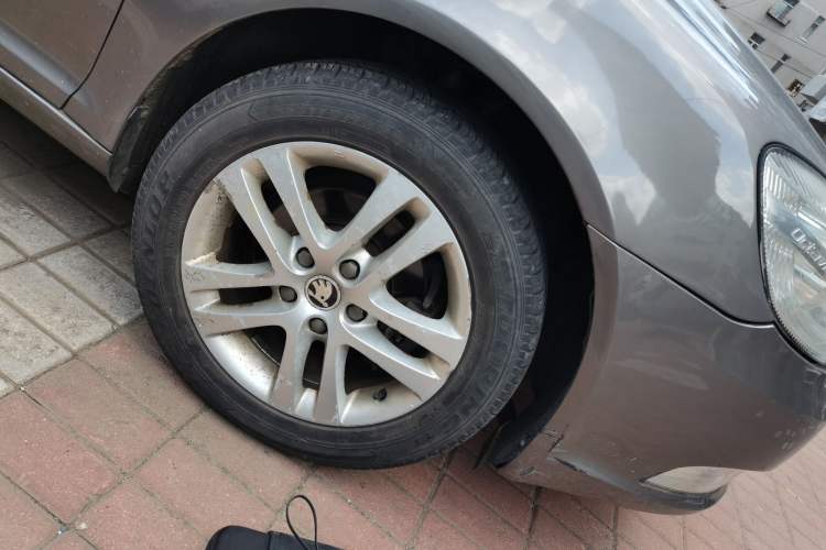 Used Skoda Octavia 2014 1.6L Automatic Yijun Edition Right Front Wheel Hub