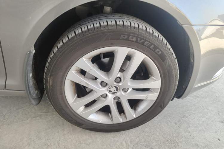 Used Skoda Octavia 2014 1.6L Automatic Yijun Edition Right Front Wheel Hub