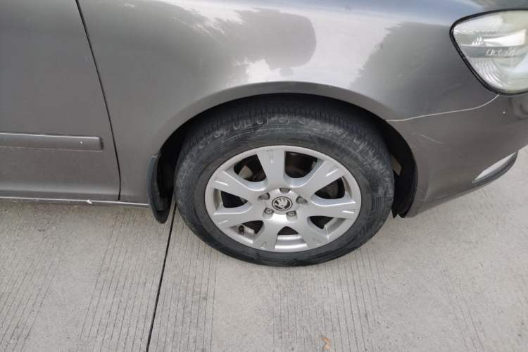Used Skoda Octavia 2014 1.6L Automatic Yijie Edition Right Front Wheel Hub