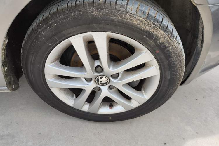 Used Skoda Octavia 2014 1.6L Automatic Yijun Edition Right Front Wheel Hub