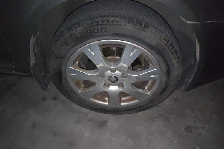 Used Skoda Octavia 2014 1.6L Automatic Yijie Edition Right Front Wheel Hub