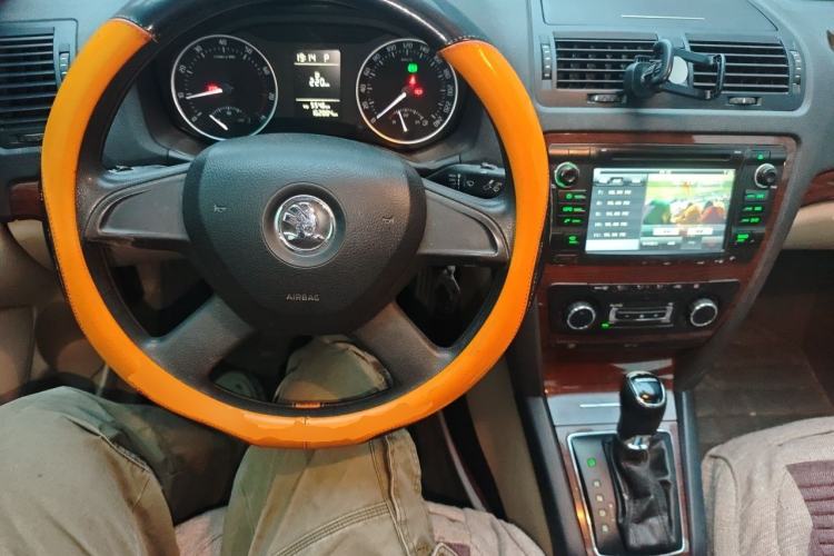 Used Skoda Octavia 2014 1.6L Automatic Yijun Edition Steering Wheel