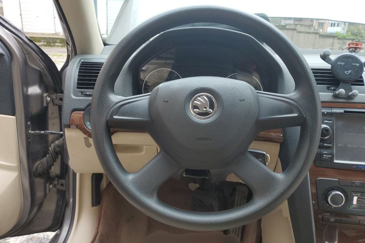Used Skoda Octavia 2014 1.6L Automatic Yijun Edition Steering Wheel