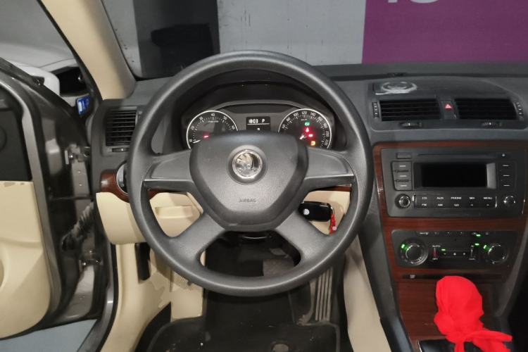 Used Skoda Octavia 2014 1.6L Automatic Yijun Edition Steering Wheel