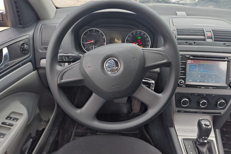 Used Skoda Octavia 2014 1.6L Automatic Yijie Edition Steering Wheel