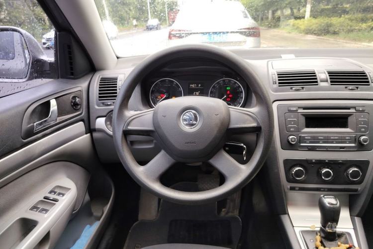 Used Skoda Octavia 2014 1.6L Automatic Yijie Edition Steering Wheel